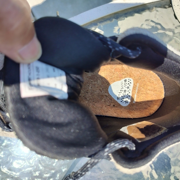 Stylish Men's Athletic Shoes in Black and Tan - Picture 6 of 15